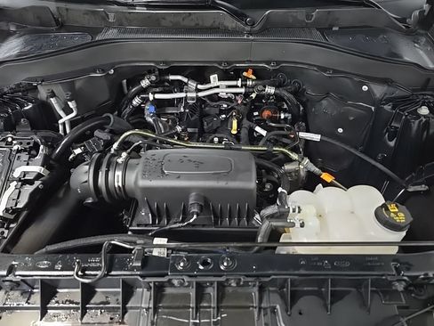 Used 2024 Ford Explorer XLT w/ Equipment Group 202A AWD/4WD image 18
