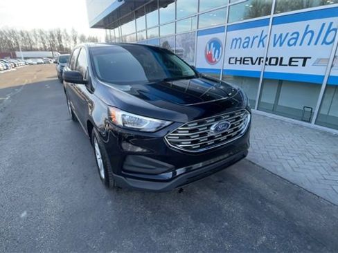 Used 2020 Ford Edge SE image 2