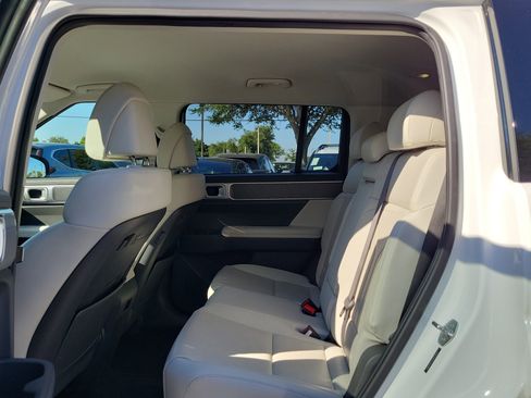 Used 2024 Hyundai Santa Fe SEL FWD image 13