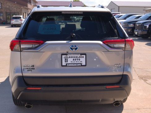 Used 2021 Toyota RAV4 XLE w/ Convenience Package AWD/4WD image 4