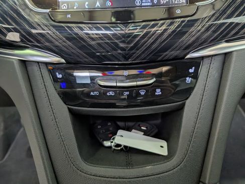 Used 2024 Cadillac XT6 Premium Luxury w/ Technology Package AWD/4WD image 25