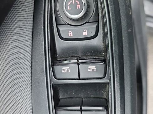 Used 2021 Subaru Crosstrek 2.0i Premium image 16