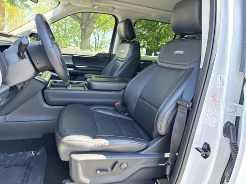 Used 2025 Ford Expedition Max Platinum AWD/4WD image 13