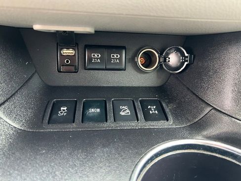 Used 2017 Toyota Highlander XLE w/ Carpet Mat Package AWD/4WD image 36