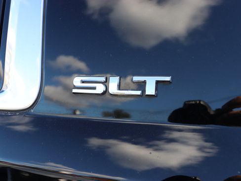 Used 2017 GMC Yukon XL SLT image 64