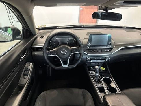 Used 2024 Nissan Altima 2.5 SV FWD image 39
