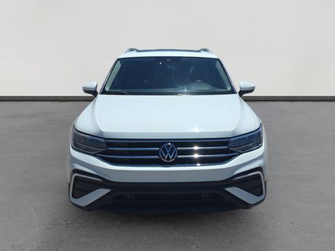 Used 2022 Volkswagen Tiguan SE w/ Panoramic Sunroof Package FWD image 8