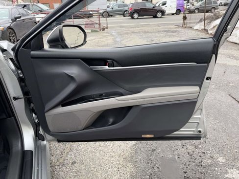 Used 2018 Toyota Camry LE FWD image 15