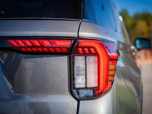 Certified 2025 Ford Explorer Platinum w/ Ultimate Package image 17