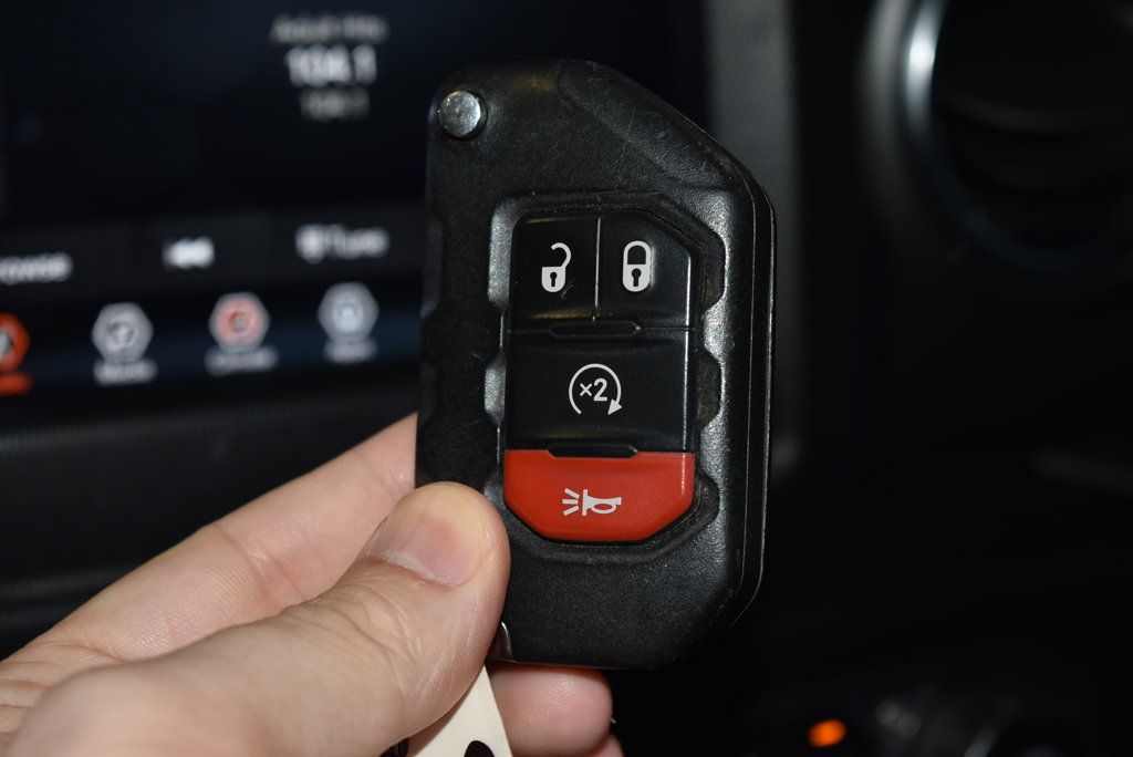 Used 2021 Jeep Wrangler Unlimited Sahara w/ LED Lighting Group AWD/4WD image 17