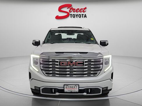 Used 2022 GMC Sierra 1500 Denali AWD/4WD image 4