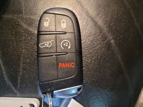 Used 2017 Jeep Grand Cherokee Limited AWD/4WD image 32