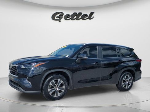 Used 2023 Toyota Highlander XLE FWD image 1