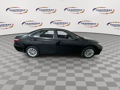 Used 2017 Toyota Camry LE FWD image 9