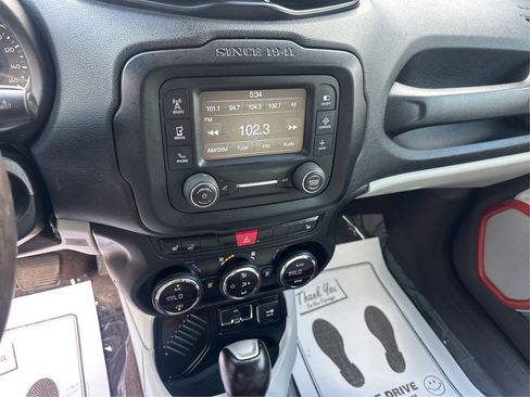 Used 2015 Jeep Renegade Limited image 34