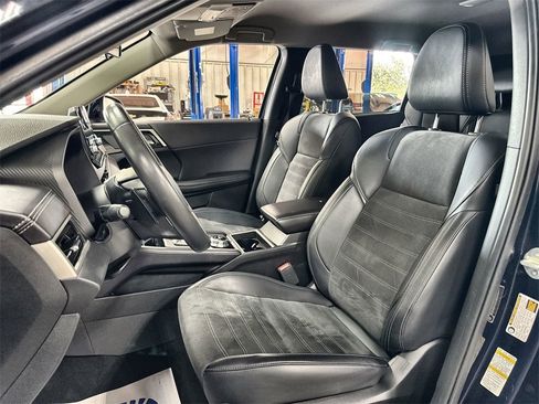 Used 2024 Mitsubishi Outlander SE image 10