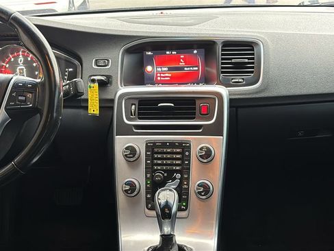 Used 2018 Volvo S60 T5 Inscription image 6