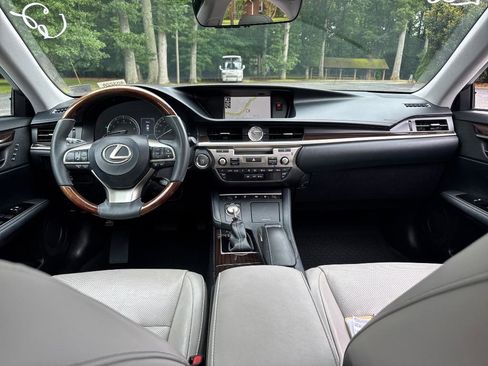 Used 2018 Lexus ES 350 w/ Luxury Package w/Wood Trim FWD image 4