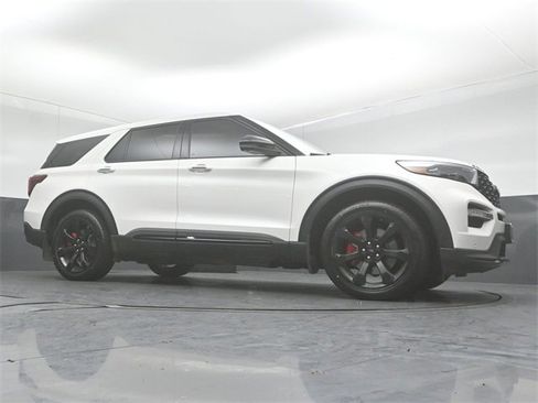 Certified 2022 Ford Explorer ST w/ ST Street Pack image 38