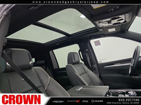 Used 2025 Cadillac Escalade ESV Premium Luxury image 14