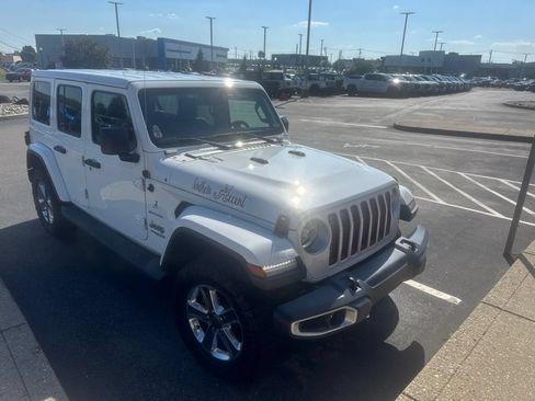 Used 2019 Jeep Wrangler Unlimited Sahara AWD/4WD image 2