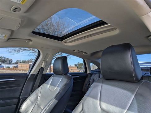 Used 2020 Ford Fusion Titanium image 17