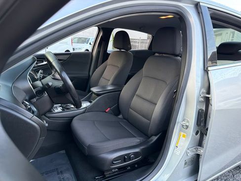 Used 2018 Chevrolet Malibu LT FWD image 24
