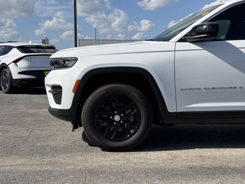 Used 2025 Jeep Grand Cherokee Laredo X AWD/4WD image 10