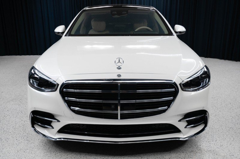 Used 2023 Mercedes-Benz S 580 4MATIC Sedan image 2
