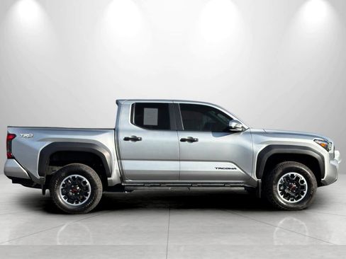 Used 2025 Toyota Tacoma TRD Off-Road AWD/4WD image 7