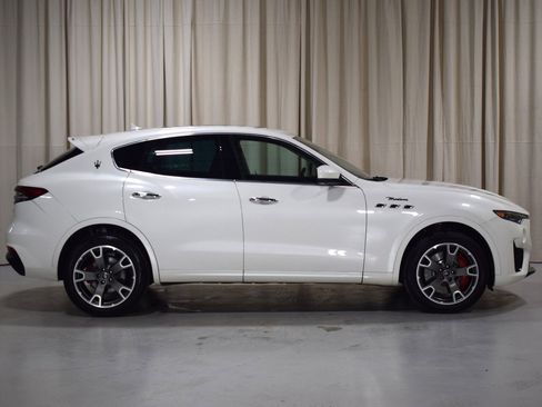 Used 2022 Maserati Levante Modena image 16