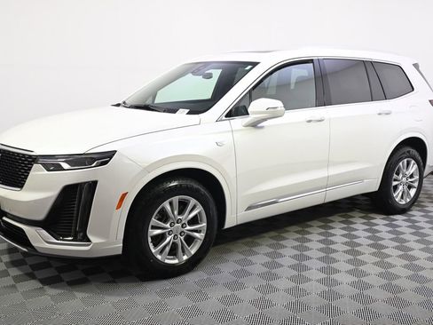 Certified 2023 Cadillac XT6 Luxury AWD/4WD image 2