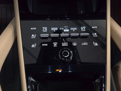 Certified 2025 Porsche Cayenne image 17