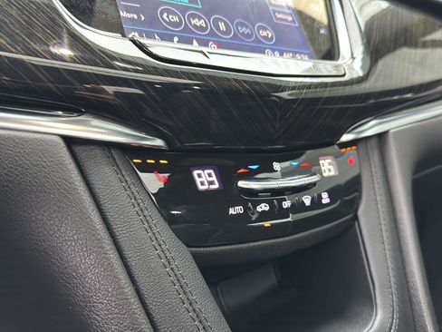 Used 2021 Cadillac XT6 Premium Luxury image 23