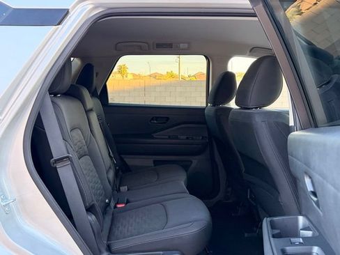 Used 2025 Nissan Pathfinder SV FWD image 15