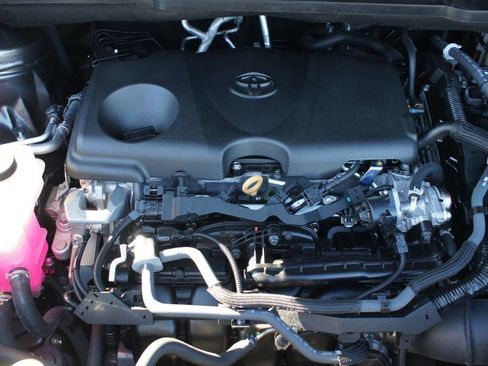 Used 2024 Toyota Sienna XLE image 28