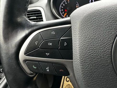 Used 2021 Jeep Grand Cherokee Laredo X image 27