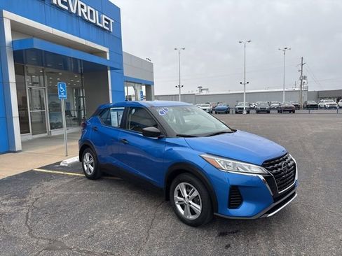 Used 2021 Nissan Kicks S image 9