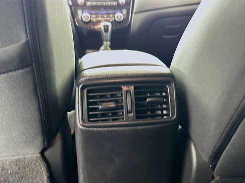 Used 2017 Nissan Rogue SV w/ Midnight Edition Package FWD image 29