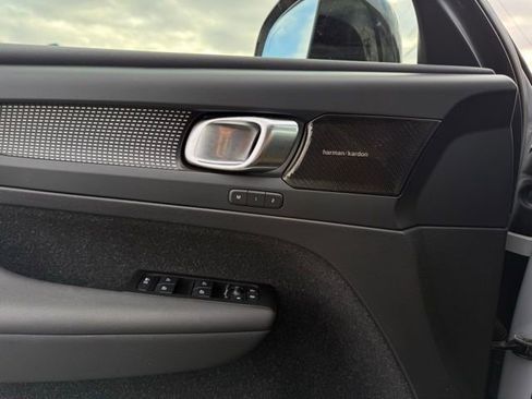 Certified 2022 Volvo XC40 P8 Recharge Ultimate image 22