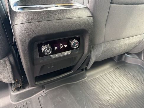 Used 2025 Chevrolet Traverse LT image 20