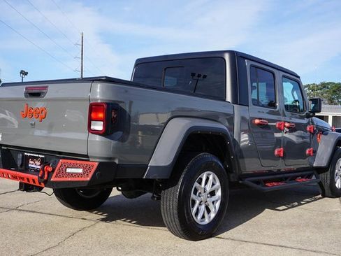 Used 2023 Jeep Gladiator Sport image 4