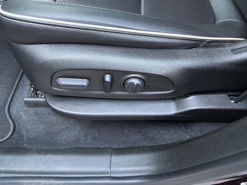 Used 2023 Chevrolet Traverse Premier image 17