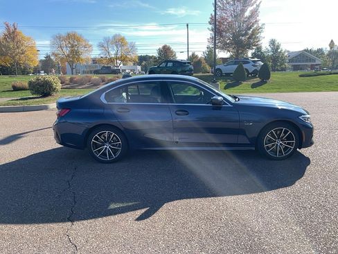 Certified 2022 BMW 330e xDrive w/ Premium Package image 4
