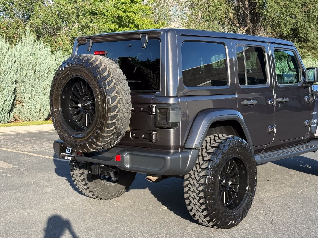 Used 2018 Jeep Wrangler Unlimited Sahara w/ Uconnect 4C Nav & Sound Group AWD/4WD image 10