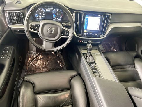 Used 2021 Volvo S60 T5 Inscription image 24