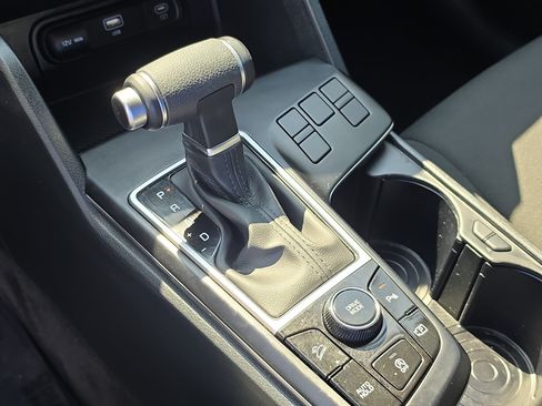Certified 2025 Kia Sportage LX FWD image 24