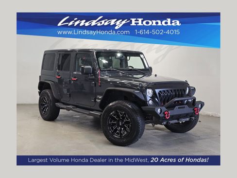 Used 2017 Jeep Wrangler Unlimited Sahara w/ Connectivity Group AWD/4WD image 1