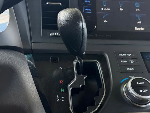 Used 2016 Toyota Sienna LE FWD image 31
