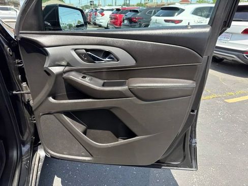 Used 2020 Chevrolet Traverse LT FWD image 22